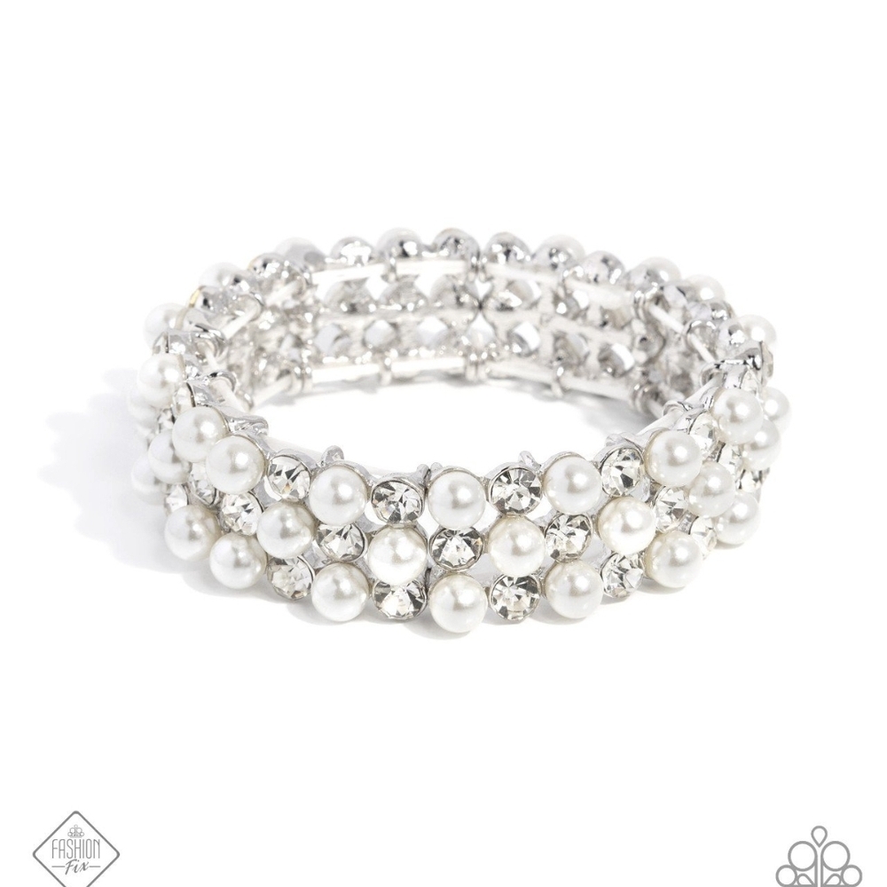 Elegant Pearl and Rhinestone Bracelet Cosmetic Character White Fashion Jewelry